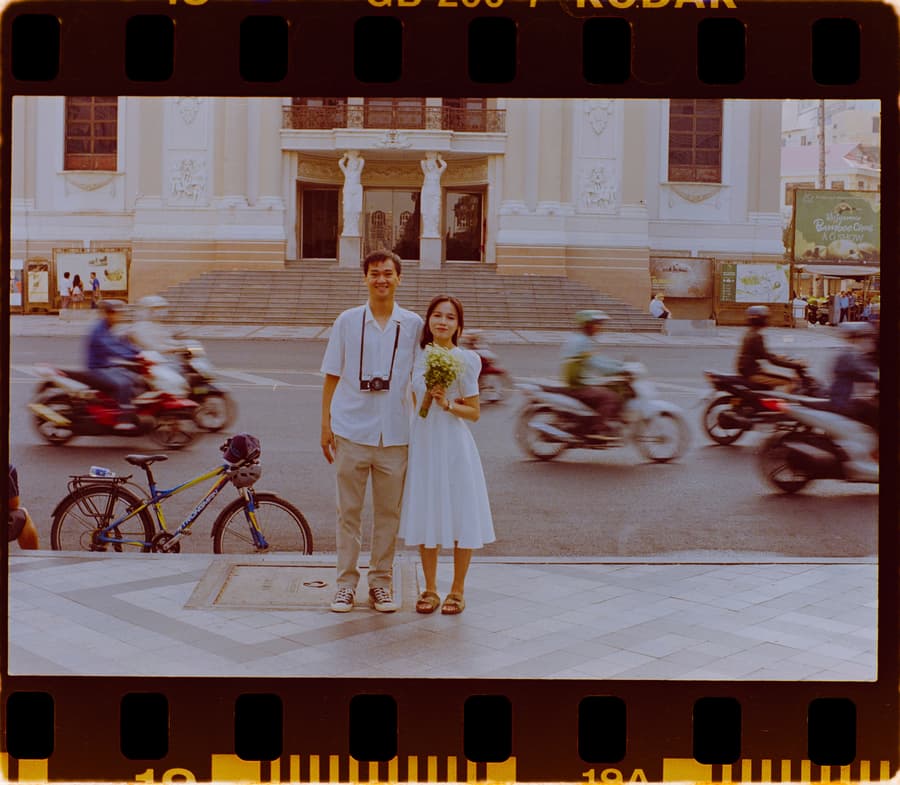 Khoảnh khắc ôm nhau của gia đình